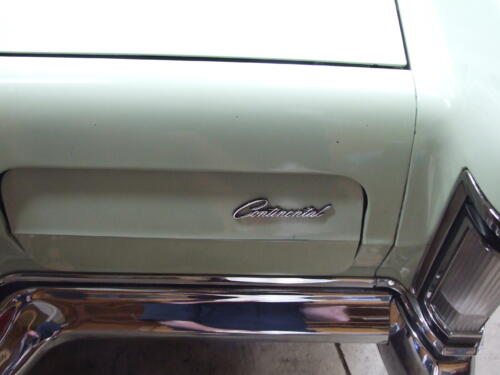 1971 Lincoln Continental Mark III 250
