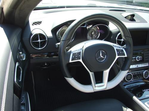 2015-Mercedes-Benz-SL550-Roadster-064