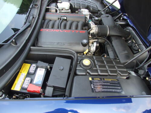 2004 Chevrolet Corvette Conv. Commemorative Edition / Engine 7 Pictures