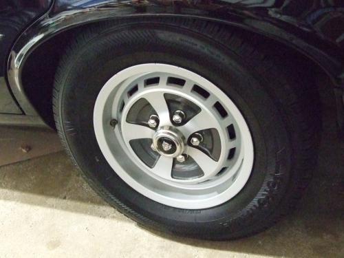 1986 Jaguar XJ6 Series III Vanden Plas Wheel & Tires 8 Photos